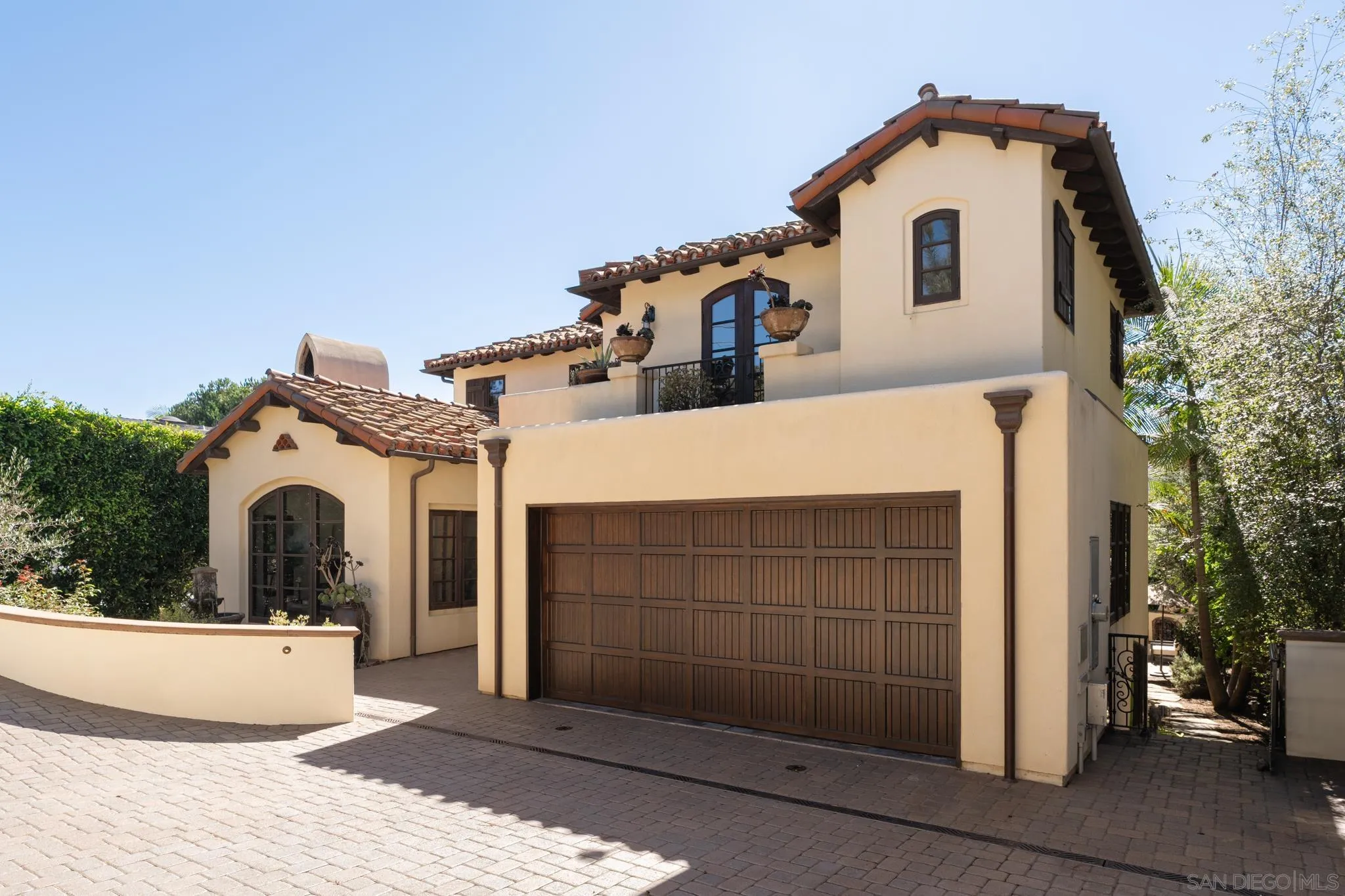 2563 Via Pisa Del Mar, CA 92014 - Photo 35 of 50 a front view of a house with a yard and garage