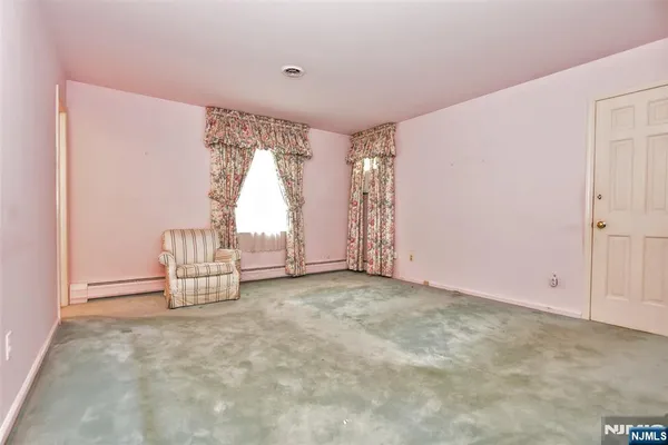 $1,099,000 | 19 Aldbury Drive, Upper Saddle River, NJ 07458