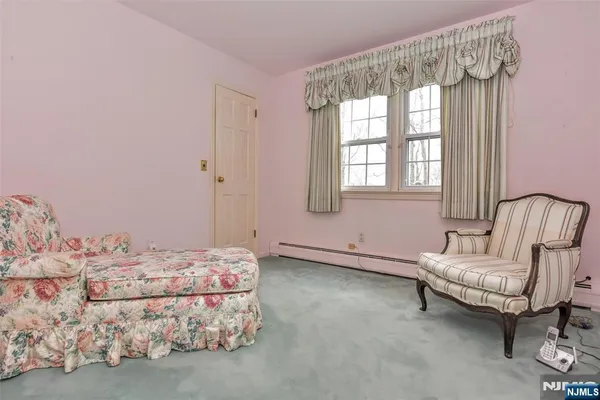 $1,099,000 | 19 Aldbury Drive, Upper Saddle River, NJ 07458