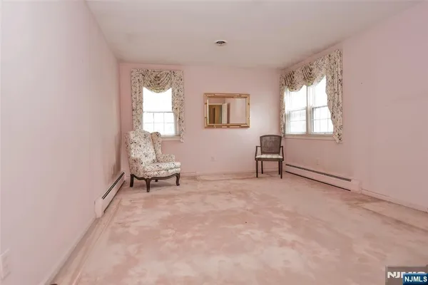 $1,099,000 | 19 Aldbury Drive, Upper Saddle River, NJ 07458