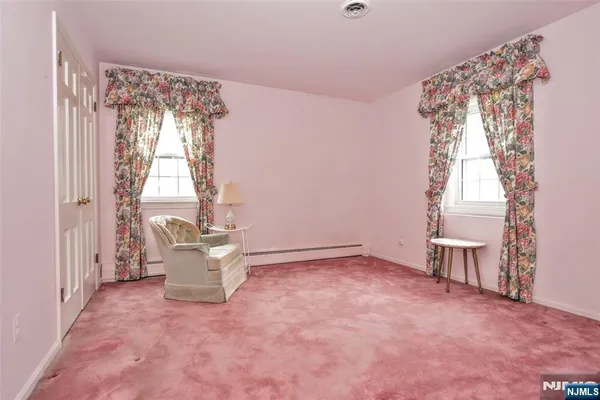 $1,099,000 | 19 Aldbury Drive, Upper Saddle River, NJ 07458