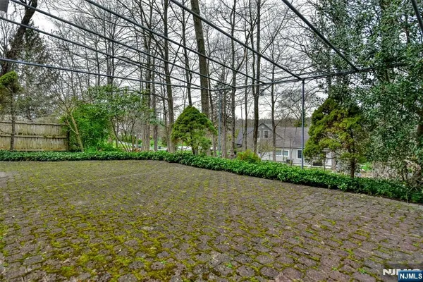 $1,099,000 | 19 Aldbury Drive, Upper Saddle River, NJ 07458