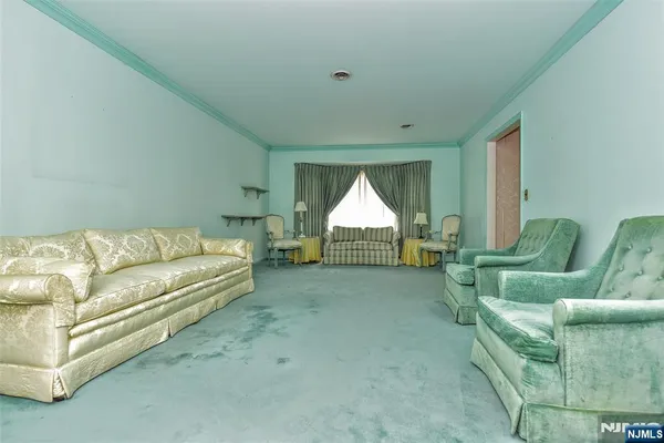 $1,099,000 | 19 Aldbury Drive, Upper Saddle River, NJ 07458