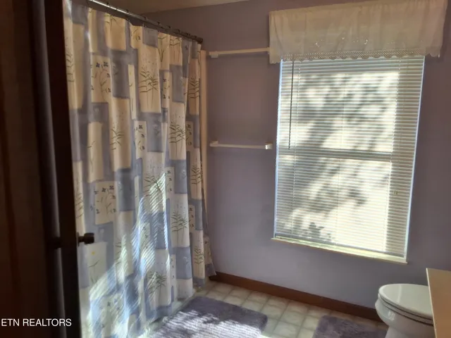 $249,900 | 4066 Lakeshore Drive, Bean Station, TN 37708