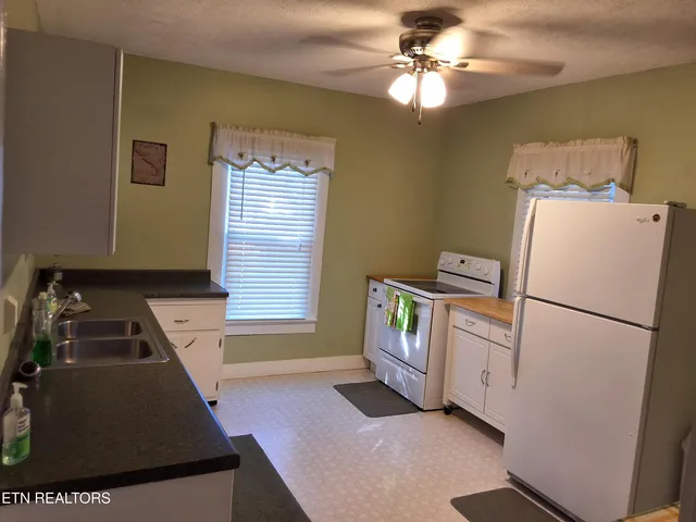 $249,900 | 4066 Lakeshore Drive, Bean Station, TN 37708