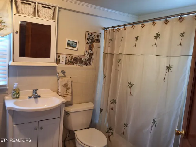 $249,900 | 4066 Lakeshore Drive, Bean Station, TN 37708