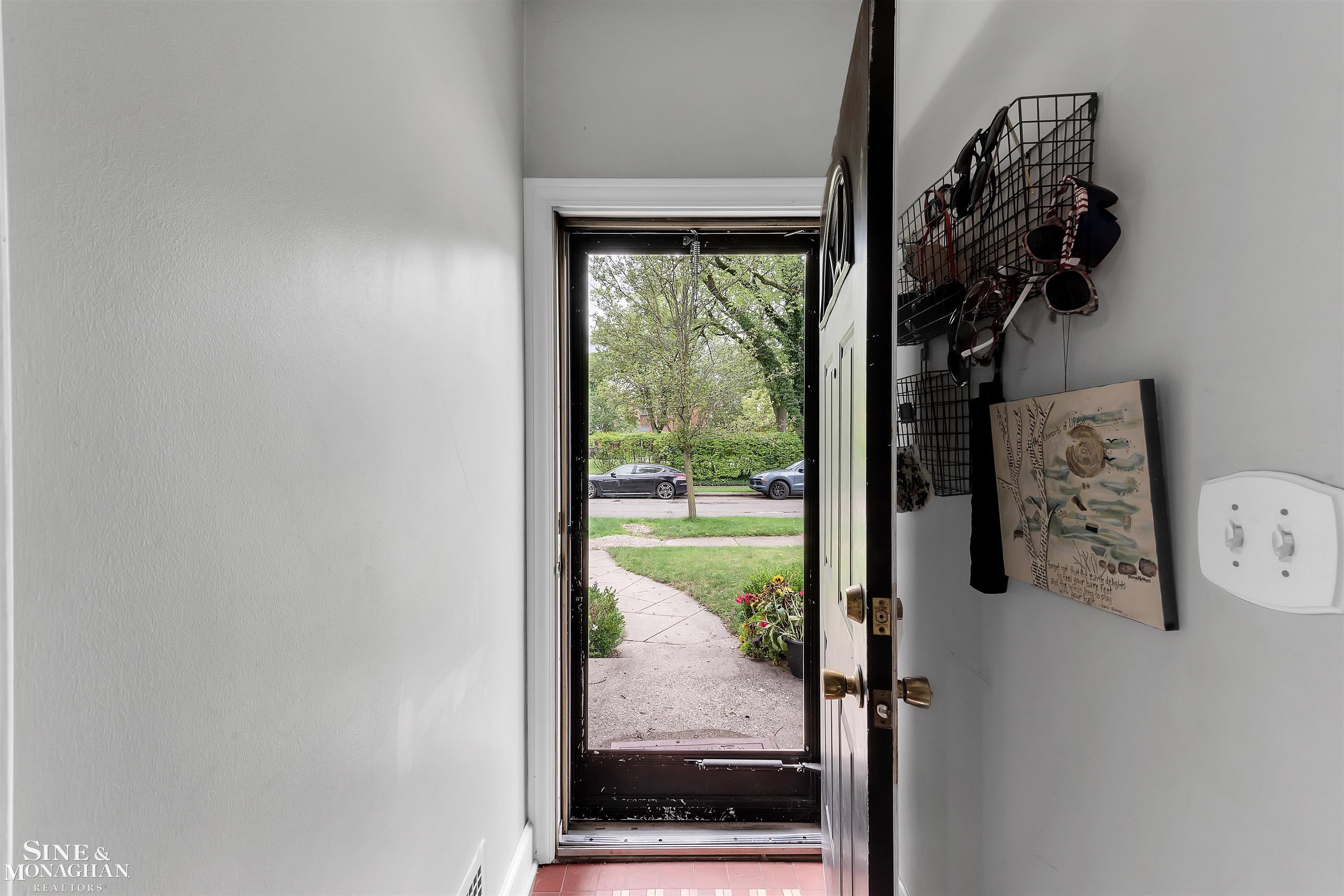 348 Moran Road Grosse Pointe, MI 48236 - Photo 26 of 35 50125309-25.JPG