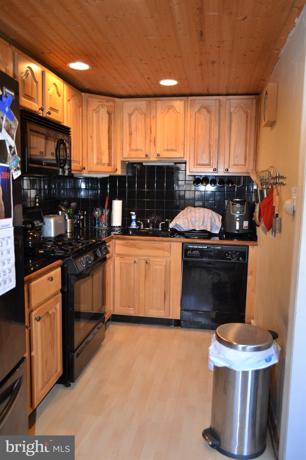 1363 Pennington Road Philadelphia, PA 19151 - Photo 10 of 34 Gallery Image 10
