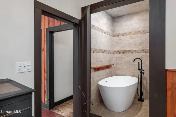 $1,100,000 | 196 South Street, Williamstown, MA 01267