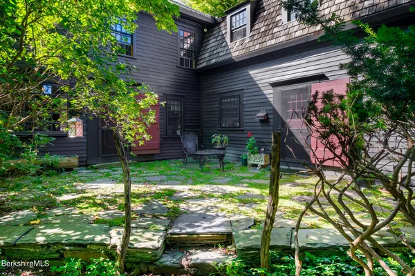 $1,100,000 | 196 South Street, Williamstown, MA 01267