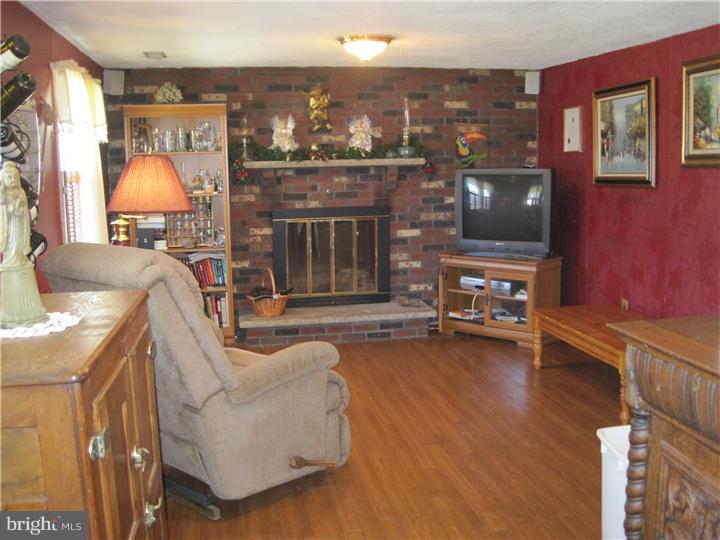 945 Kirk Road Williamstown, NJ 08094 - Photo 12 of 19 Family Room