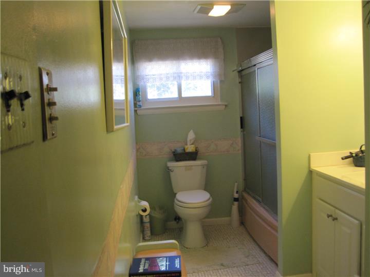 945 Kirk Road Williamstown, NJ 08094 - Photo 18 of 19 Bathroom