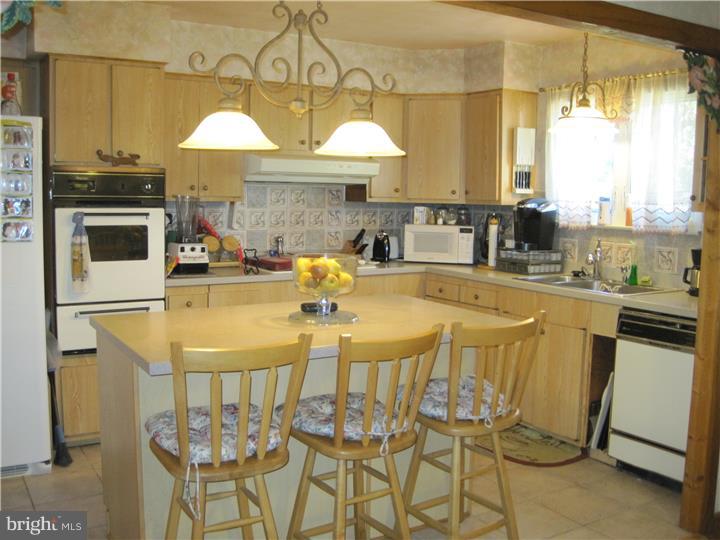 945 Kirk Road Williamstown, NJ 08094 - Photo 6 of 19 Kitchen