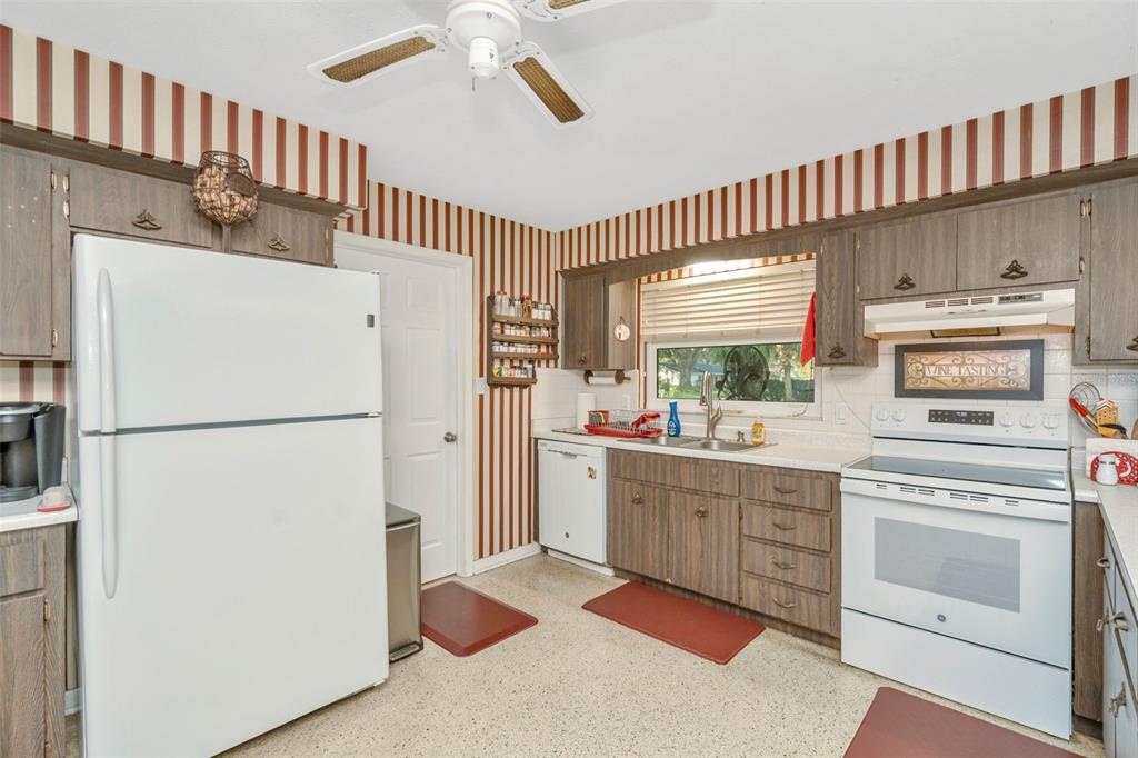 808 Coulter Place Brandon, FL 33511 - Photo 11 of 41