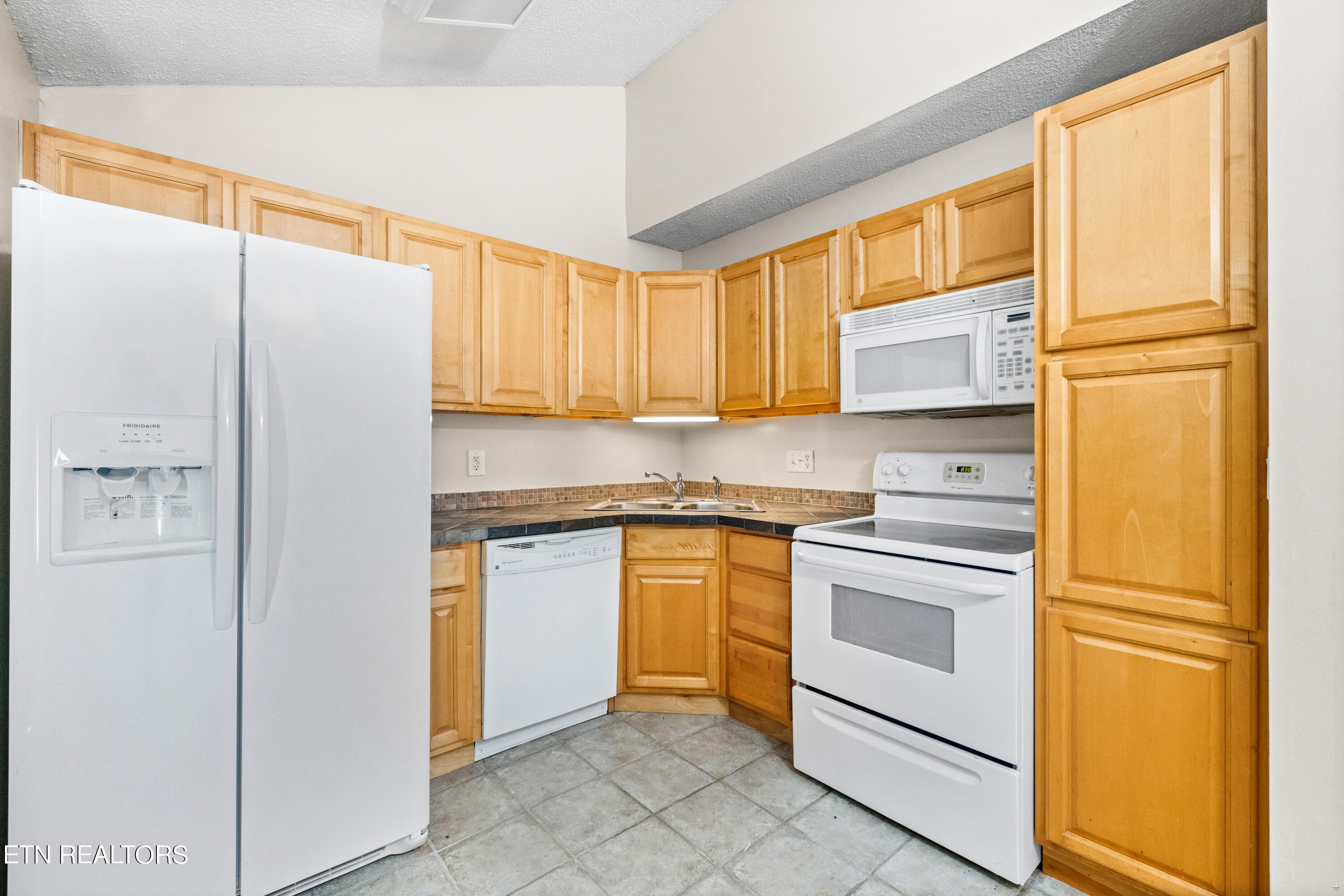 633 Vose Road, Unit F Alcoa, TN 37701 - Photo 4 of 14 Positive Perceptions-5