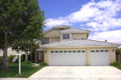 12799 Petaluma Road Victorville, CA 92392 - Photo 1 of 1 a front view of a house with a garden