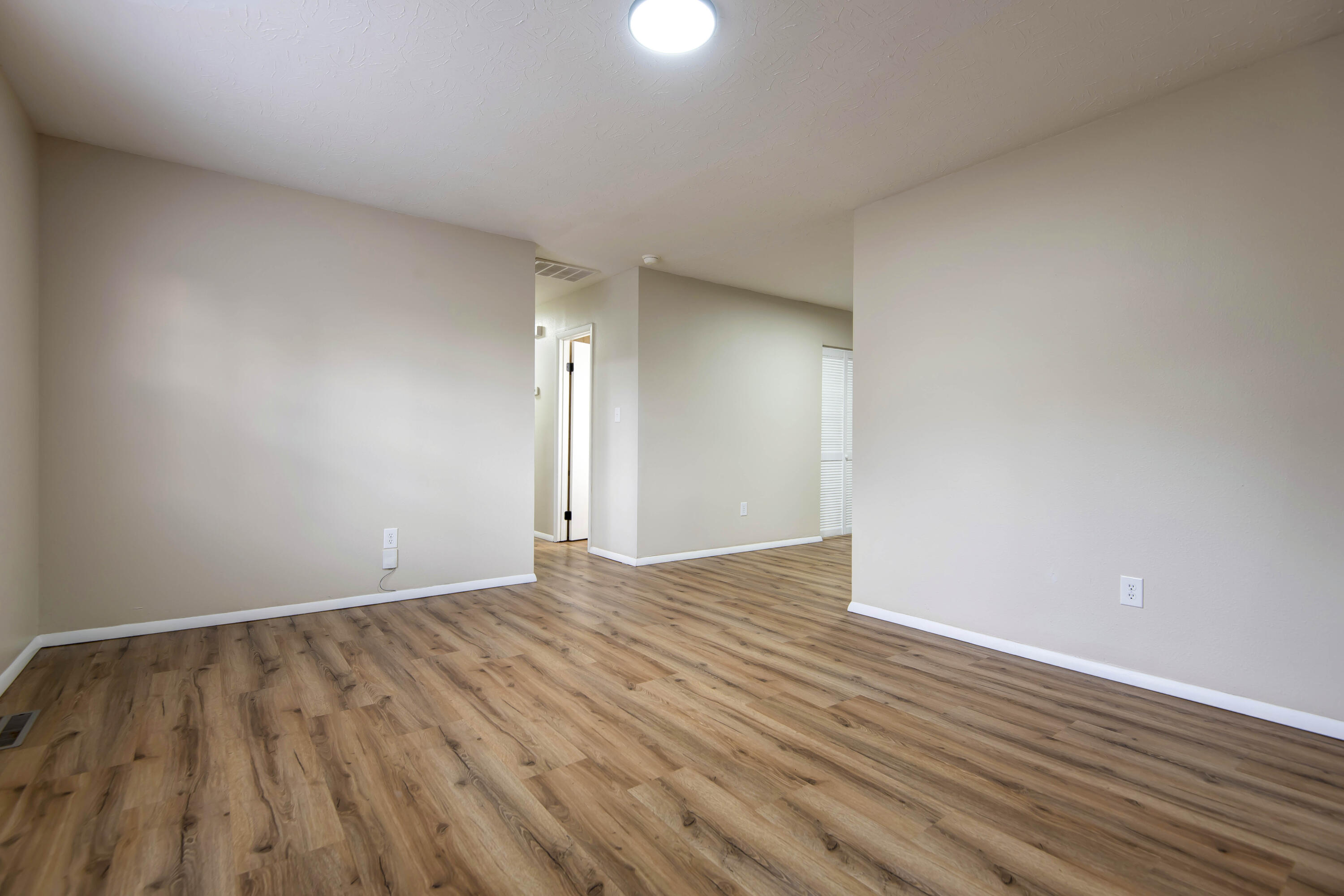 2727 West Nichols Street Springfield, MO 65802 - Photo 3 of 21 3