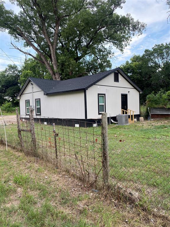 324 Hogan Lane Bellmead, TX 76705 - Photo 3 of 36