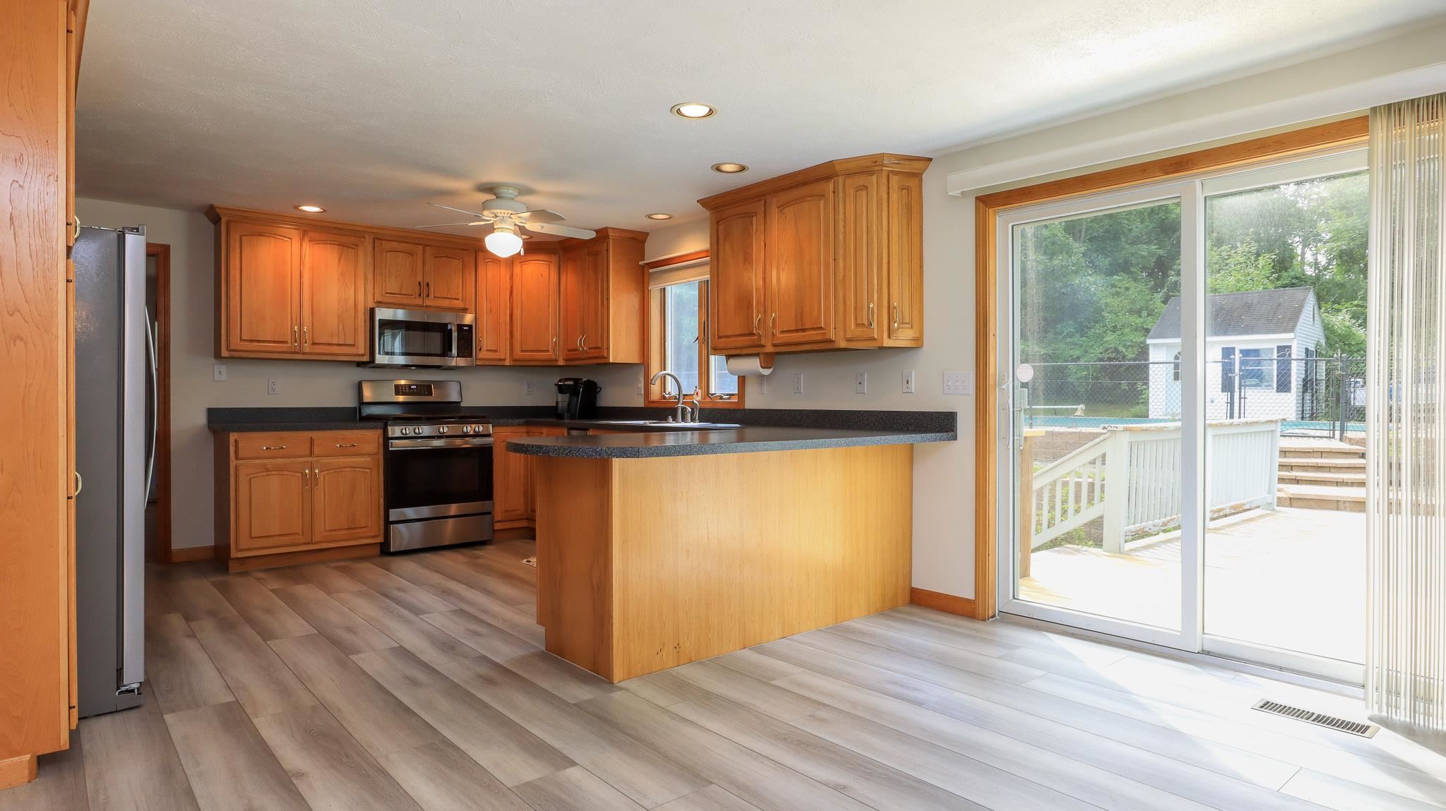 25 Stevens Road Pelham, NH 03076 - Photo 14 of 40