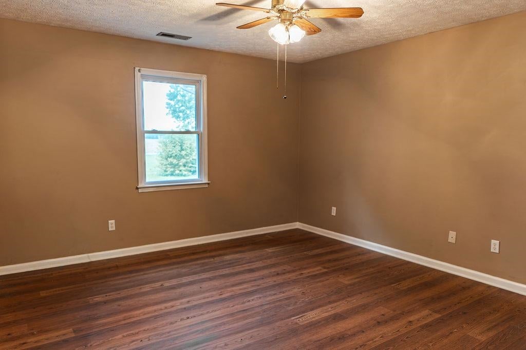 2065 Girkin Road Bowling Green, KY 42101 - Photo 4 of 38 Gallery Image 4