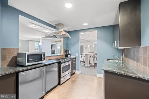 $695,000 | 525 North Fayette Street, Unit 223, Alexandria, VA 22314