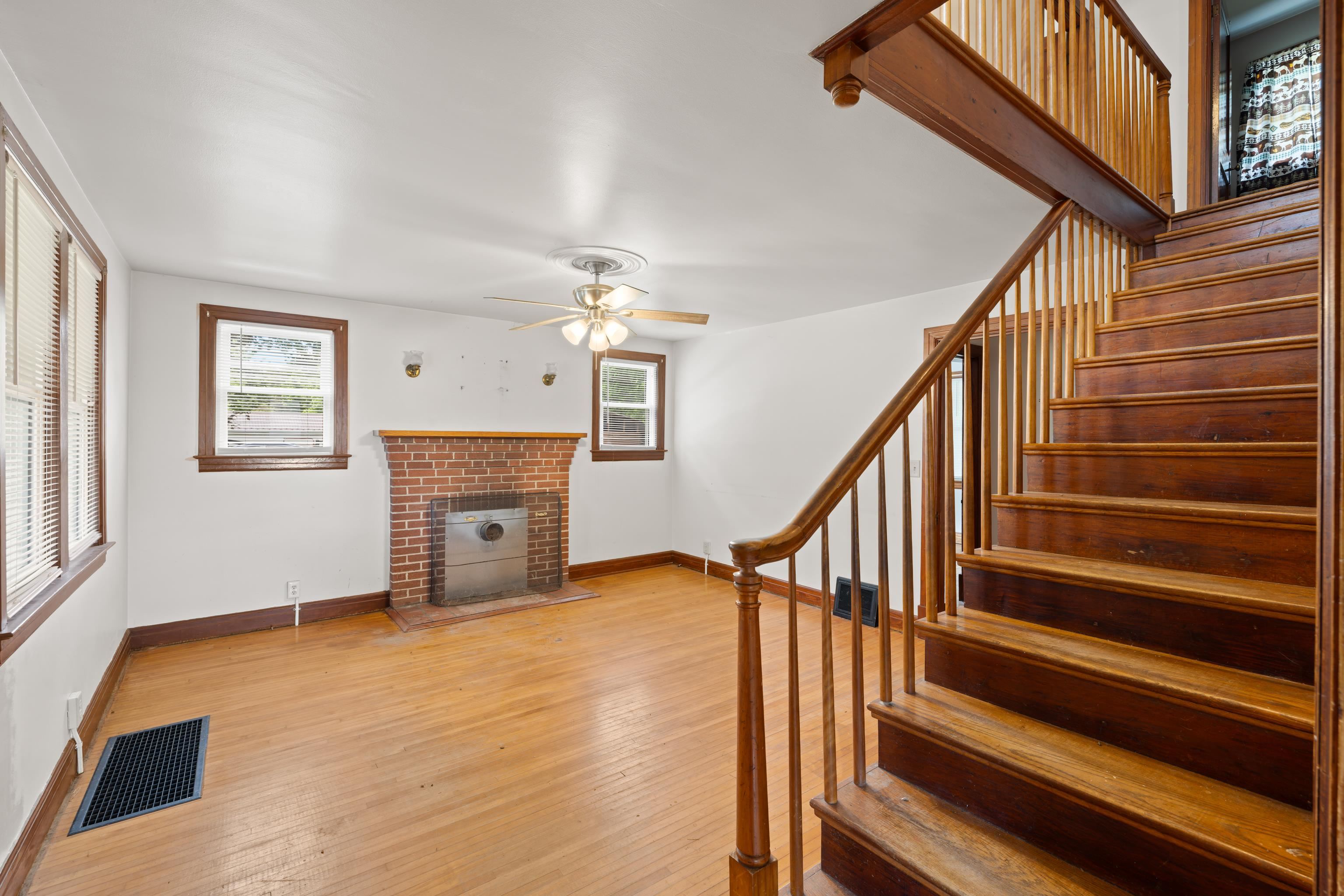 221 Chapel Road Churchville, VA 24421 - Photo 5 of 26