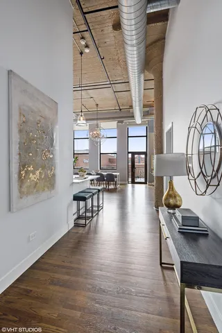 $699,000 | 758 North Larrabee Street, Unit 411, Chicago, IL 60654