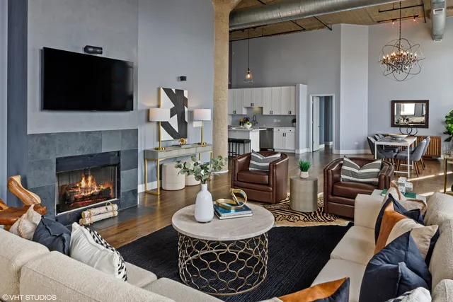 $699,000 | 758 North Larrabee Street, Unit 411, Chicago, IL 60654