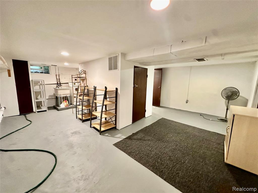 3404 Rockhaven Avenue Rochester Hills, MI 48309 - Photo 14 of 19
