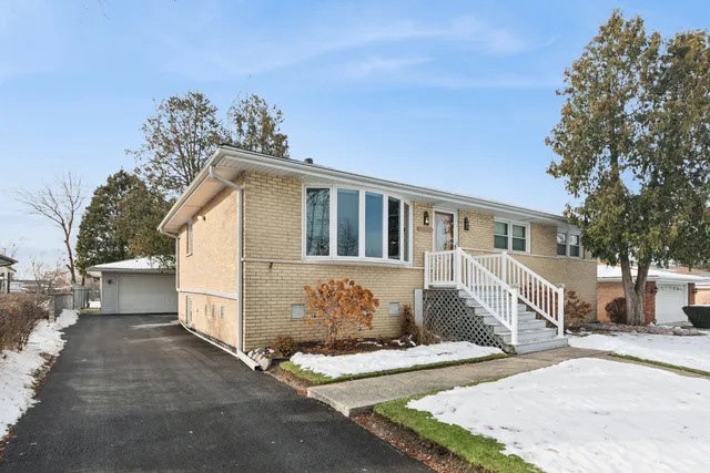 $399,900 | 10506 South Michael Drive, Palos Hills, IL 60465