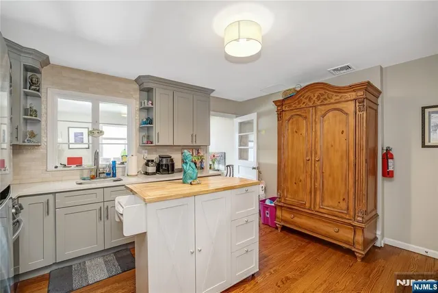 $1,299,999 | 12 Maple Avenue, Waldwick, NJ 07463