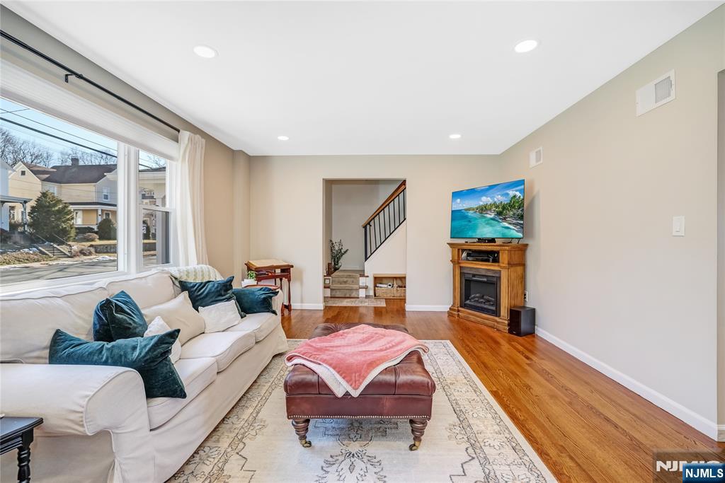 12 Maple Avenue Waldwick, NJ 07463 - Photo 4 of 46