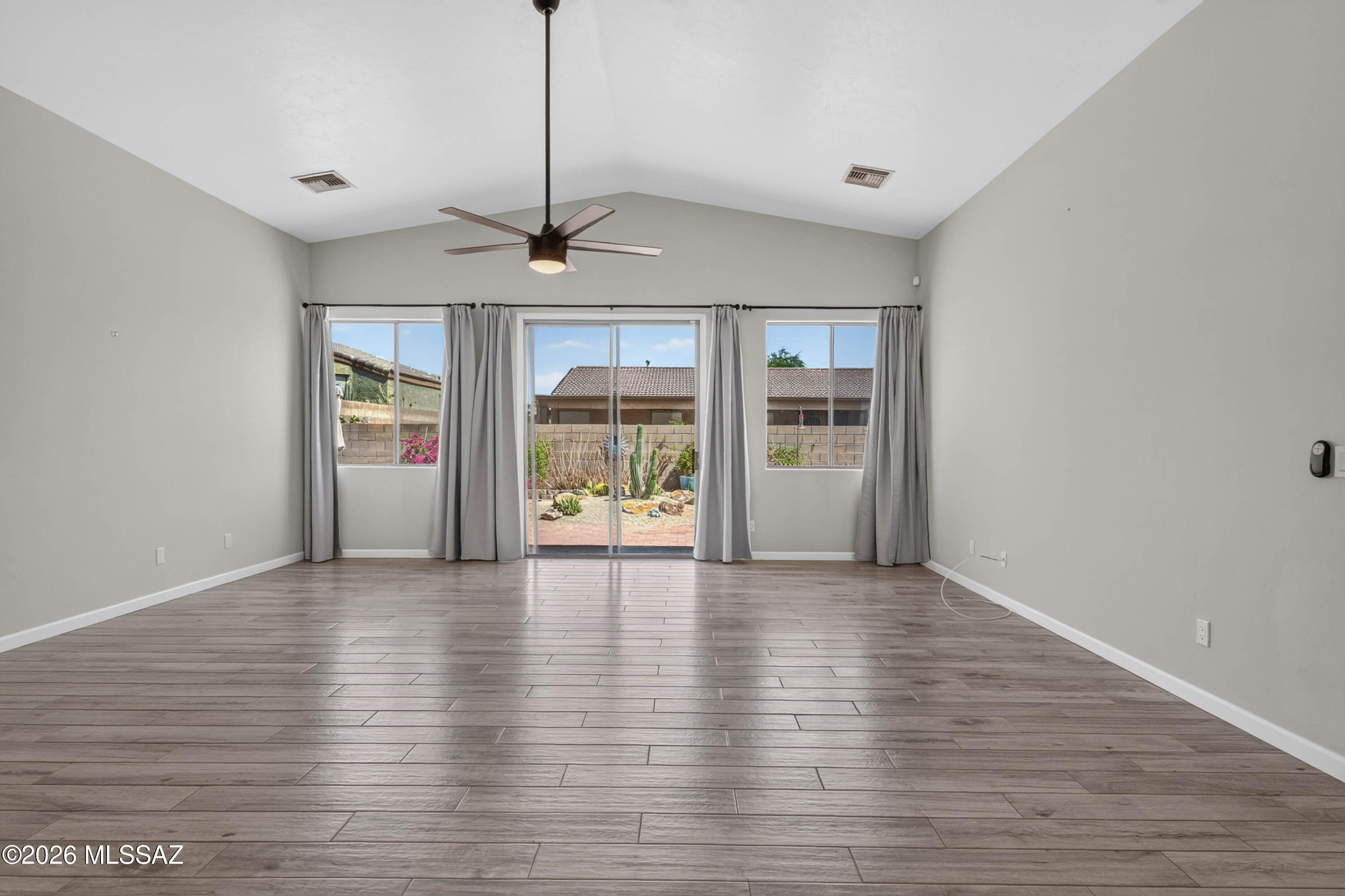 446 West Silvertip Road Tucson, AZ 85737 - Photo 15 of 51 Grand Entry With Natural Light