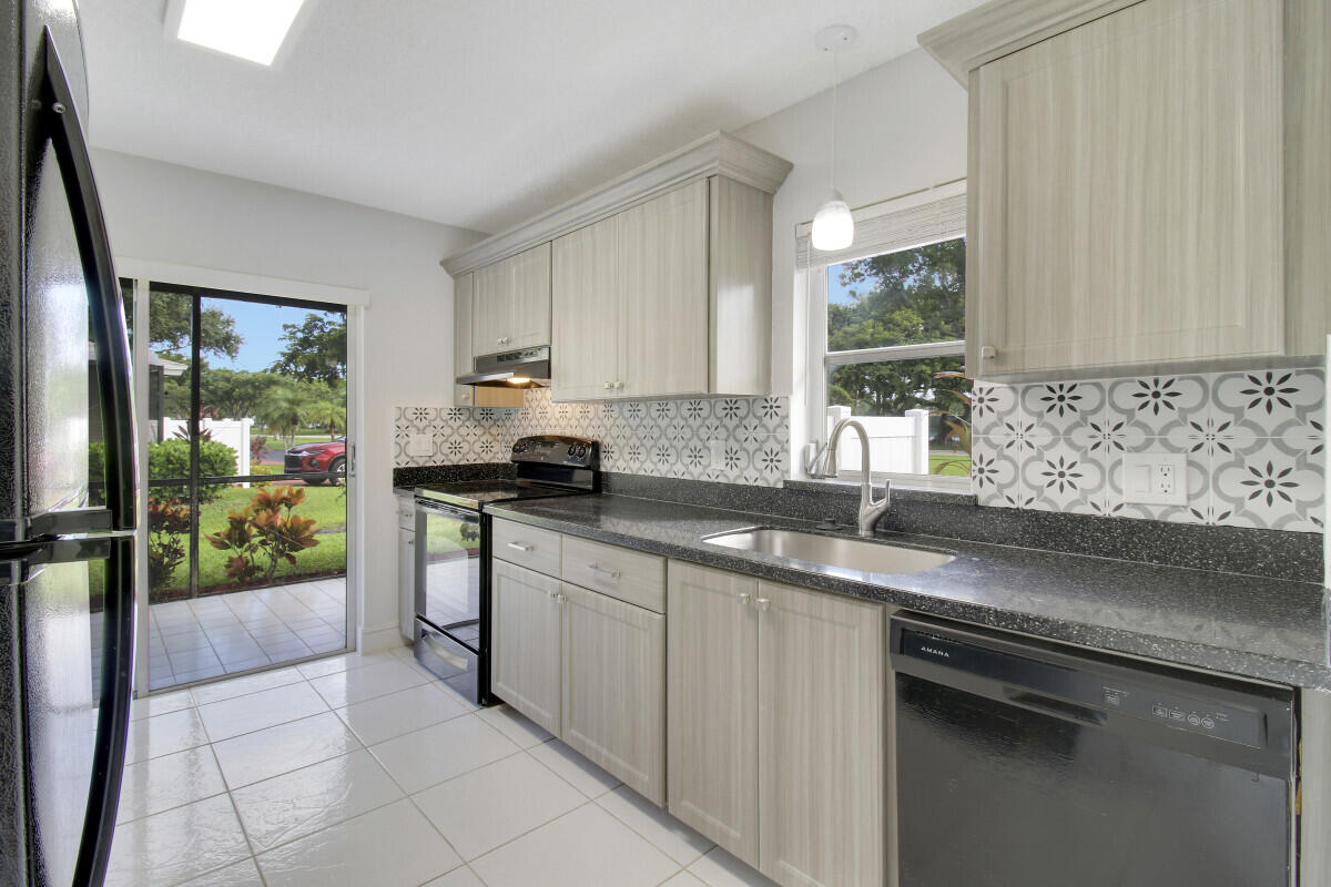 8776 Tyrone Terrace Boca Raton, FL 33496 - Photo 4 of 23 5