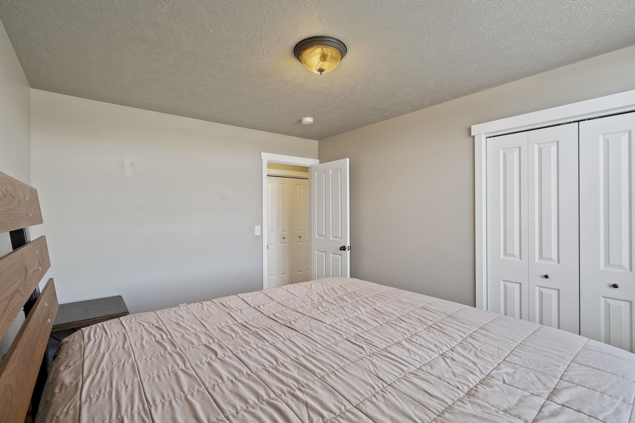 15317 North Hunter's Pointe Road Mead, WA 99021 - Photo 12 of 35