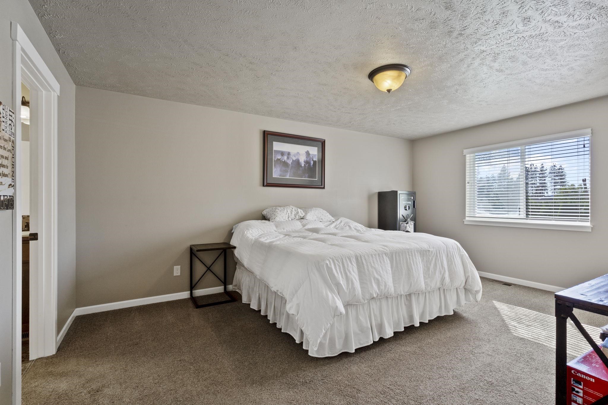 15317 North Hunter's Pointe Road Mead, WA 99021 - Photo 15 of 35