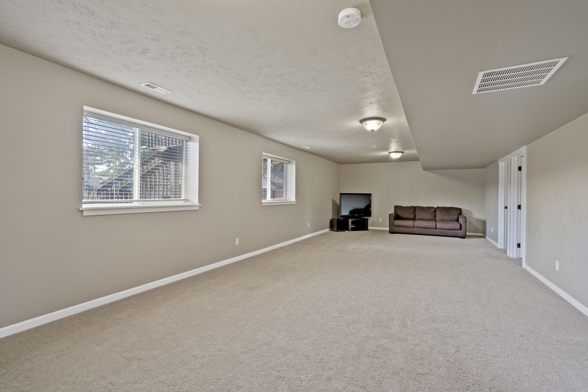 15317 North Hunter's Pointe Road Mead, WA 99021 - Photo 20 of 35