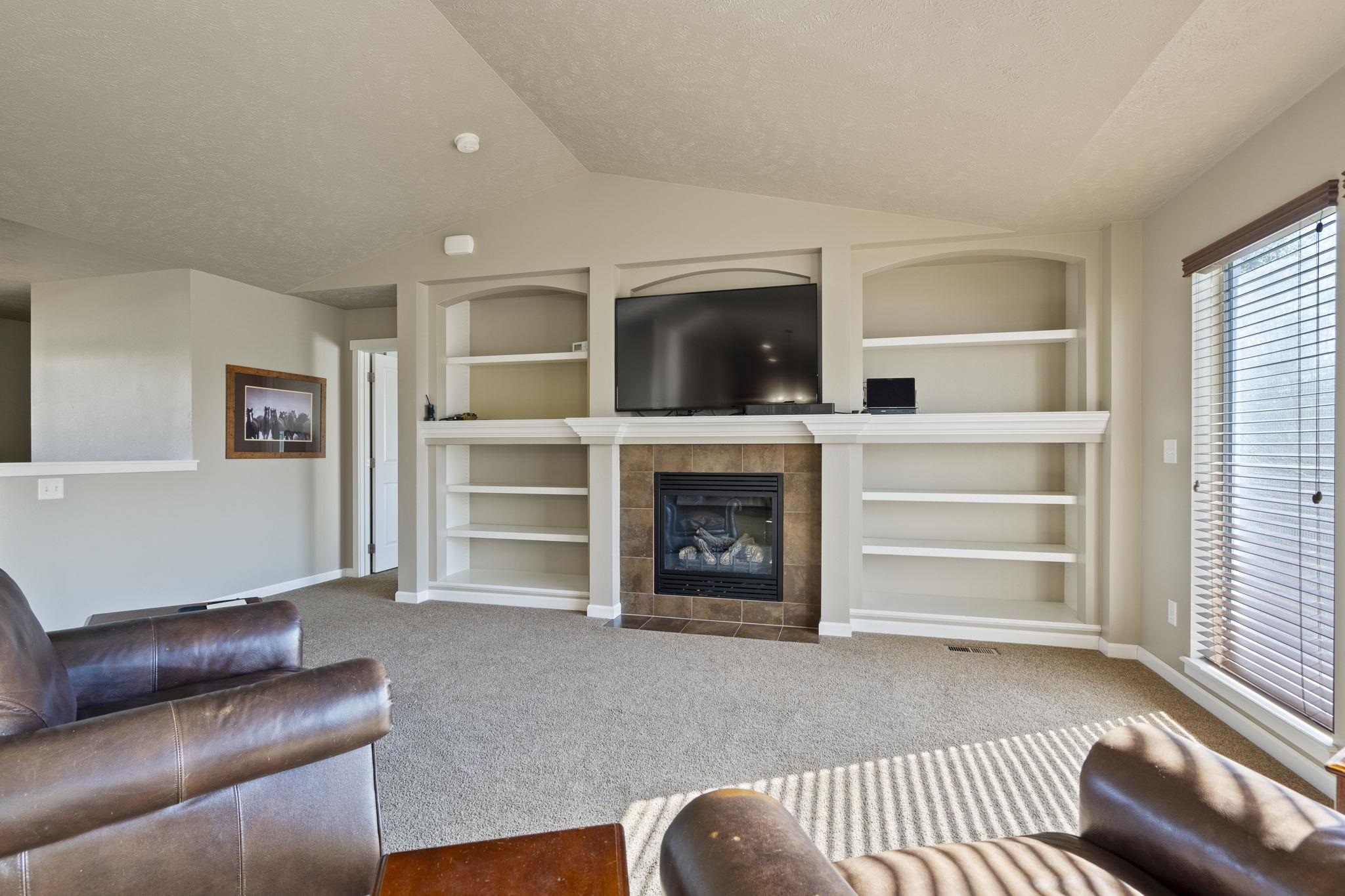 15317 North Hunter's Pointe Road Mead, WA 99021 - Photo 6 of 35