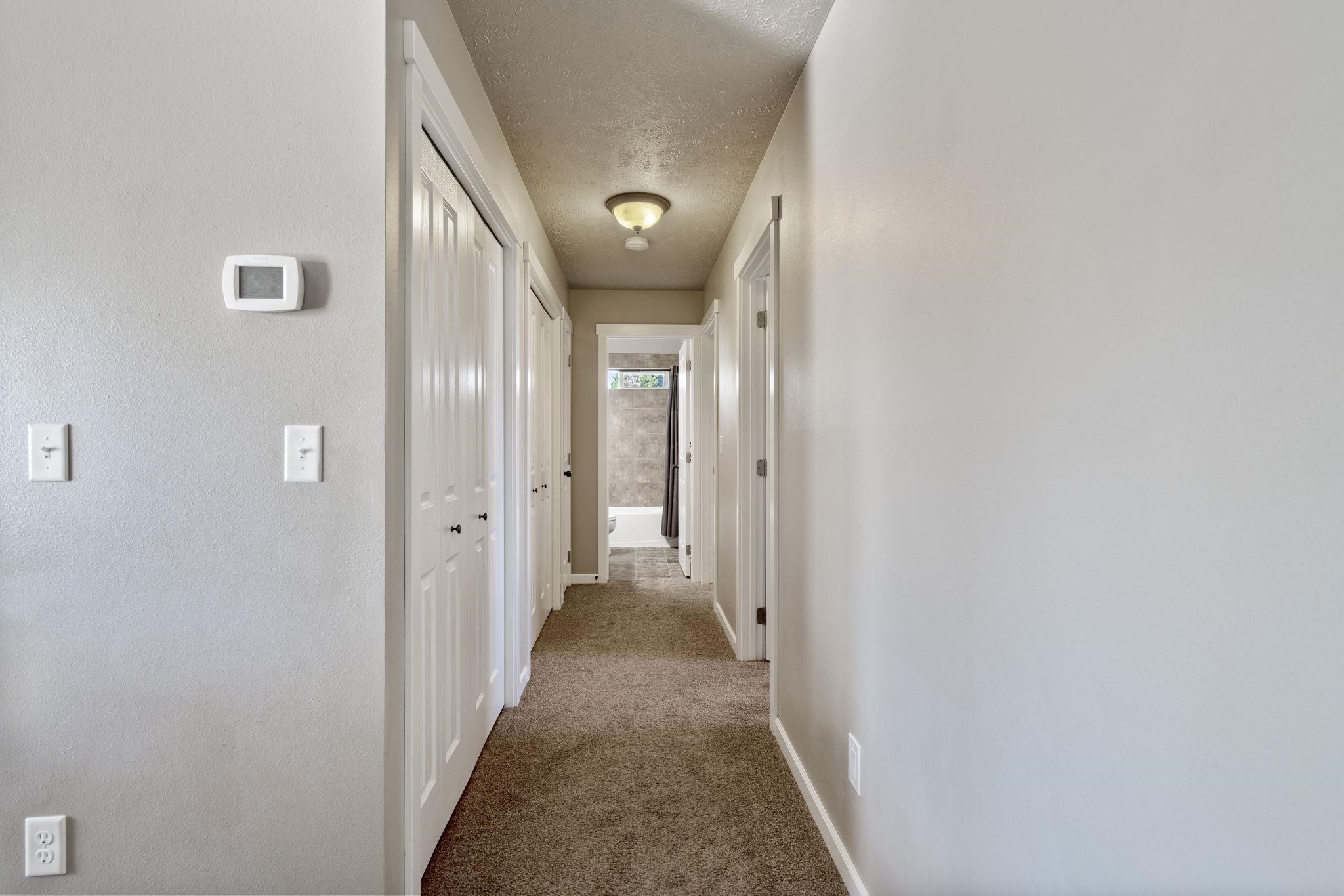 15317 North Hunter's Pointe Road Mead, WA 99021 - Photo 10 of 35