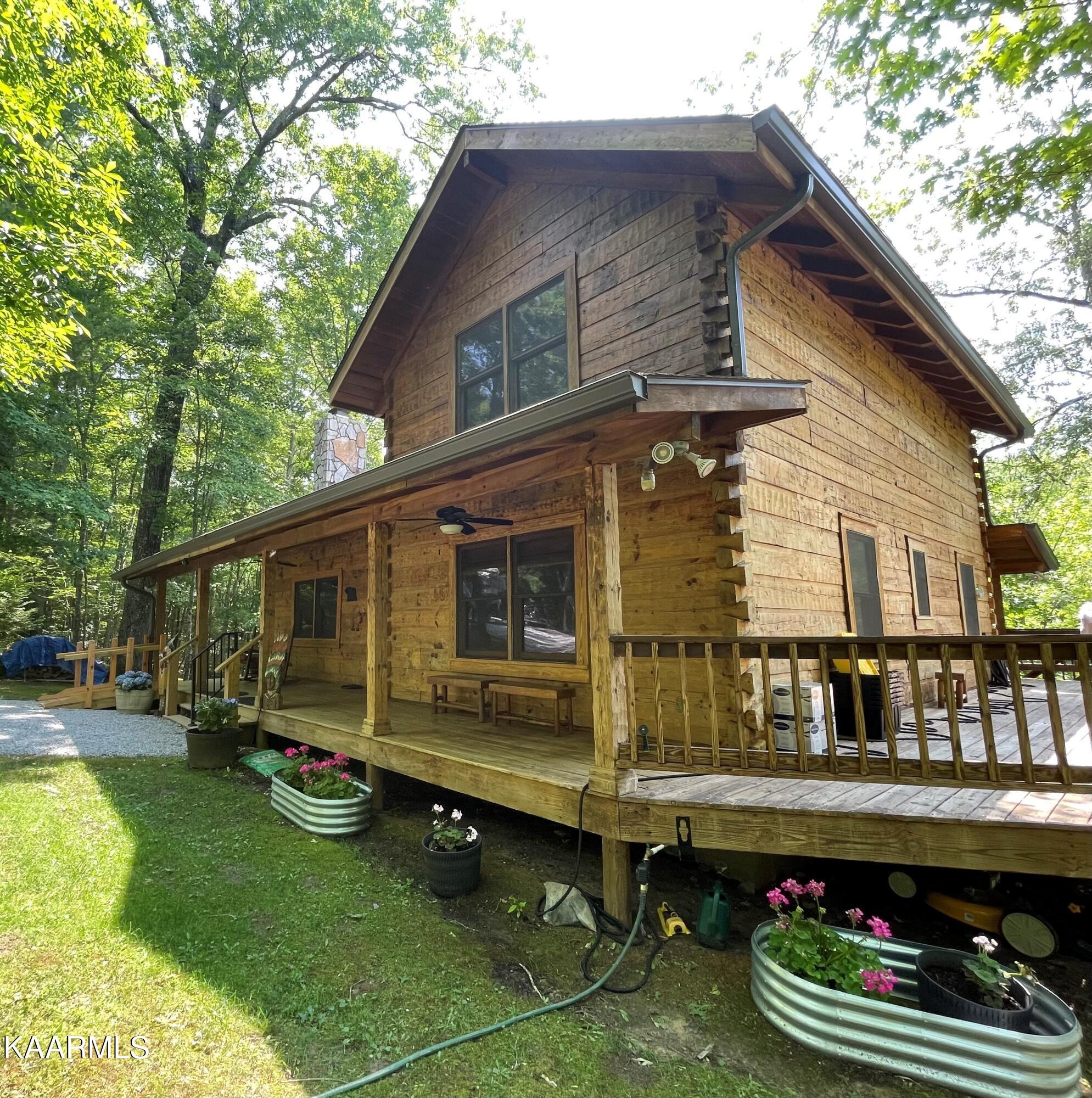390 Buck Ridge Road Oneida, TN 37841 - Photo 3 of 32 bor88