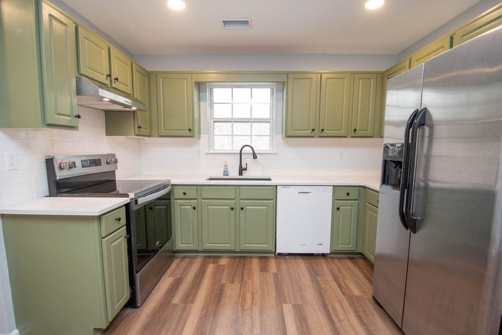 75 Bretts Bend Sharpsburg, GA 30277 - Photo 13 of 39 a kitchen with a sink a refrigerator and cabinets