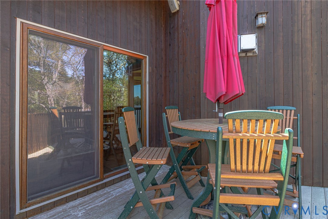 176 Baypointe Court Reedville, VA 22539 - Photo 52 of 60 a workspace with furniture and a window