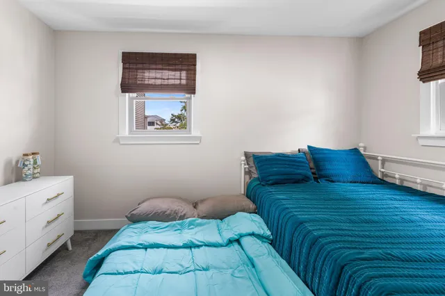 a view of a house with entryway and a garage
