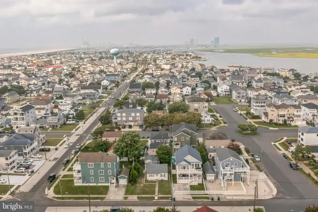 an aerial view of residential building and lake