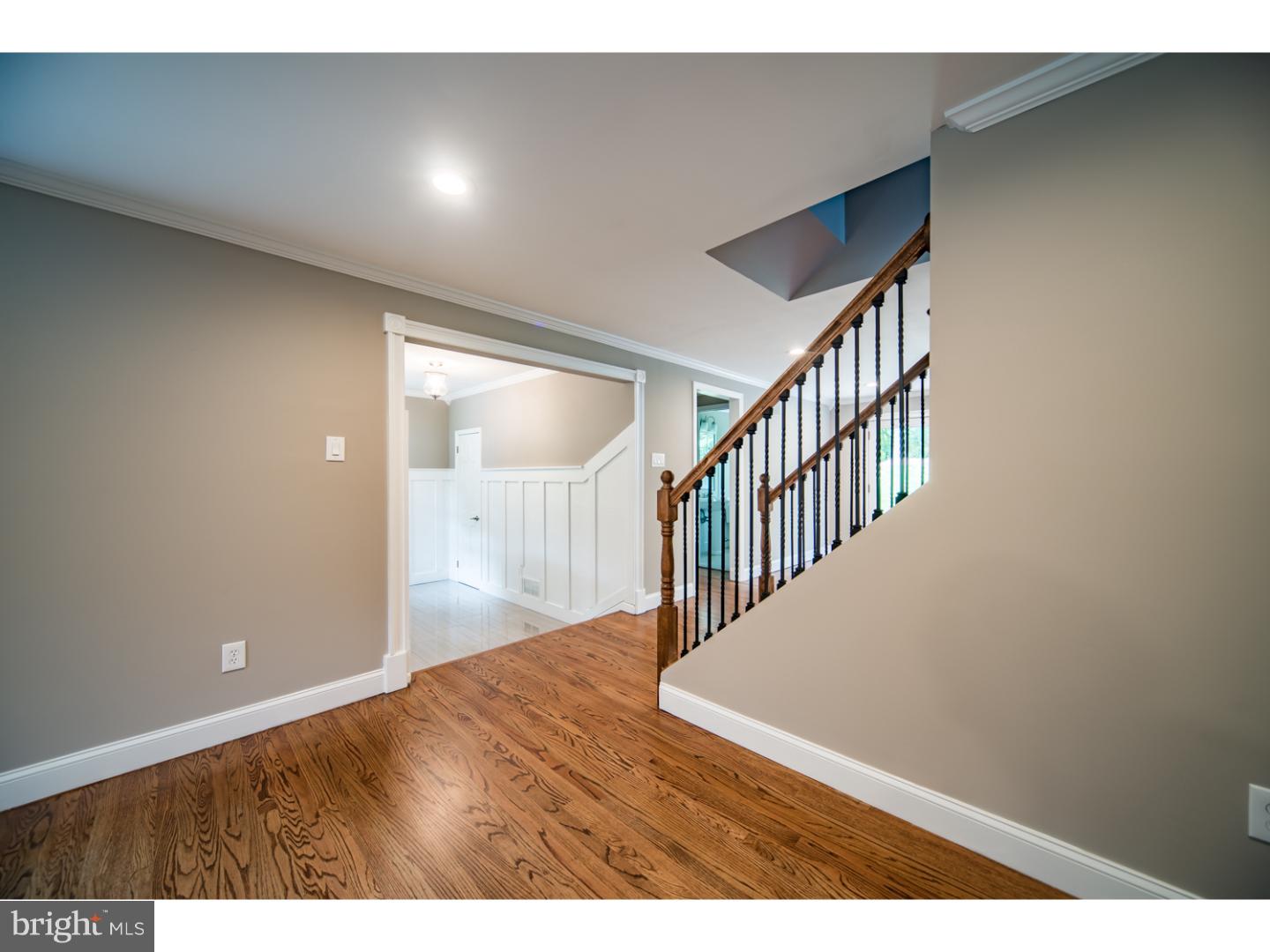 22 Signal Hill Road Cherry Hill, NJ 08003 - Photo 5 of 25 Living Room