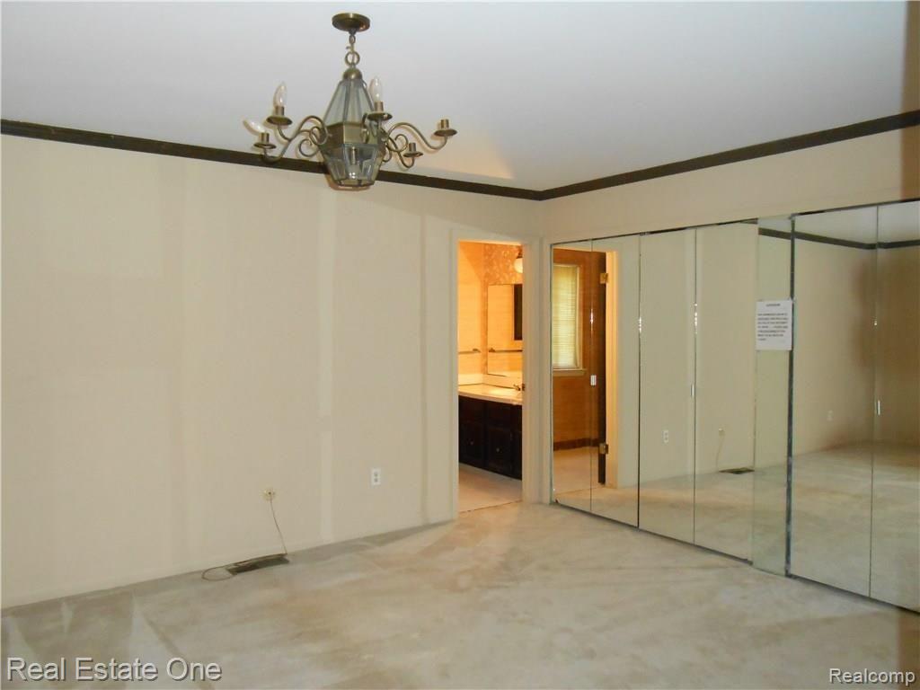 29346 Wellington Road West Southfield, MI 48034 - Photo 11 of 27