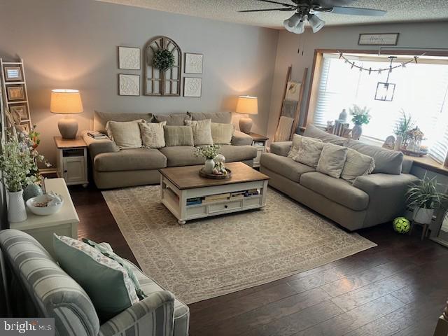 3261 Byberry Road Philadelphia, PA 19154 - Photo 2 of 27 Living room