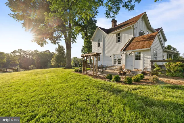 a view of a house with a big yard