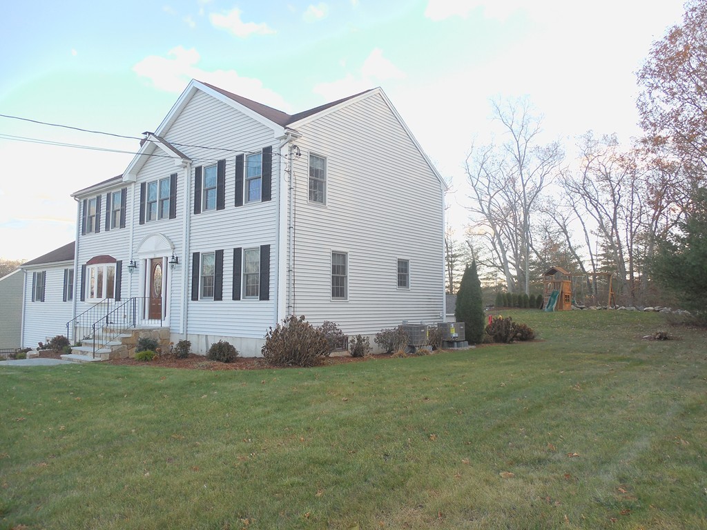 30 Roland Way Milford, MA 01757 - Photo 4 of 30 Gallery Image 4