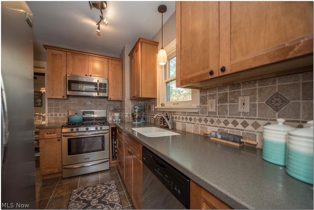 5215 Spencer Road Cleveland, OH 44124 - Photo 16 of 35 Gallery Image 16